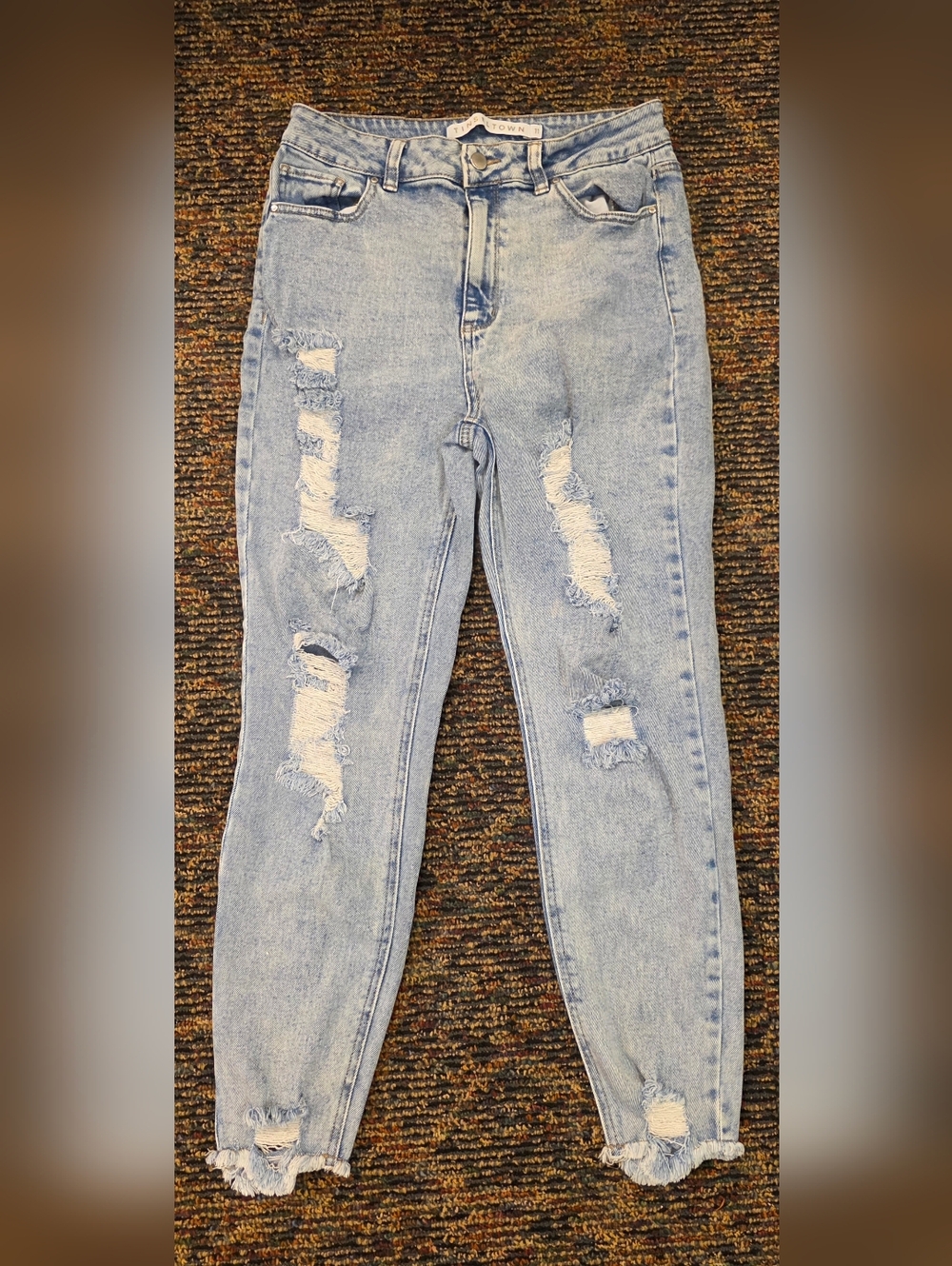 Tinseltown Light Wash Distressed Jeans